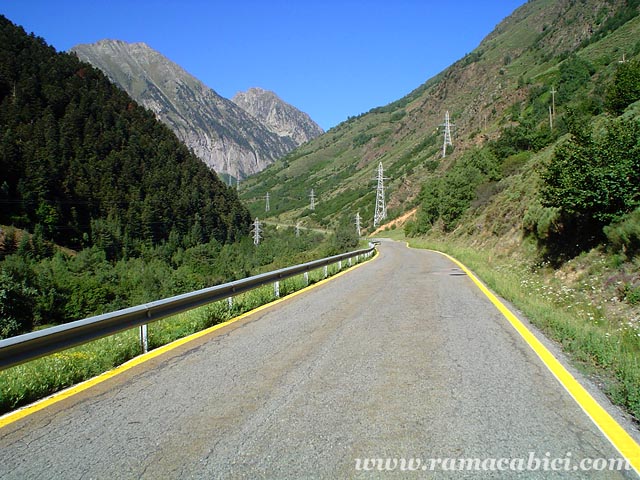 Ascensin junto al Riu de la Bonaigua