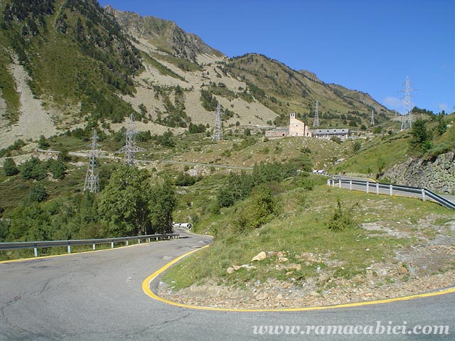 Llegando a la ermita de la Mare de Deu de les Ares