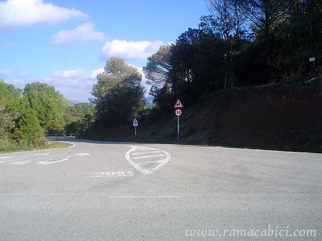 Cruce con la carretera de Talamanca