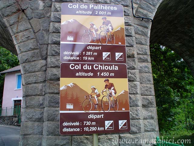 Cartel con los datos del puerto