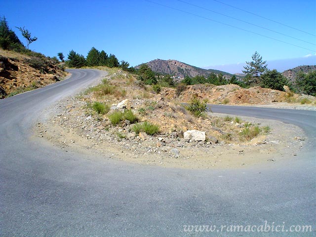 Curva antes de llegar al cruce con la carretera de Collado Sabinas